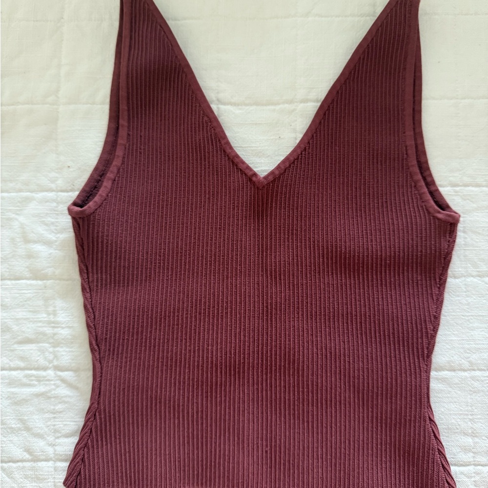 Babaton Ribbed V-Neck Tank Top - Deep Burgundy